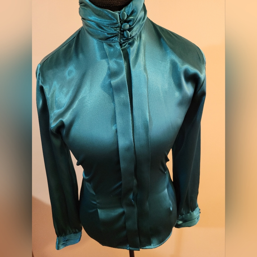 Emerald Green Vintage Blouse With 3 Button Collar